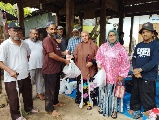 Dewan Dakwah Aceh Bagikan Daging Kurban Untuk 320 Keluarga Kurang Mampu