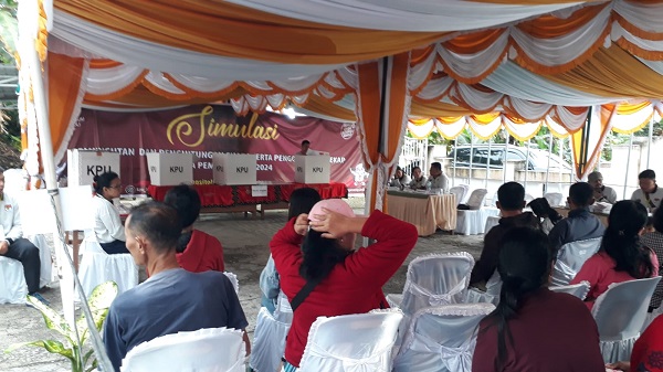 KPU Gunungsitoli Simulasikan Putungsura Dan Penggunaan Sirekap Pemilu