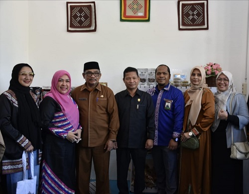 Pj Wali Kota Langsa Resmikan Galeri Dekranasda