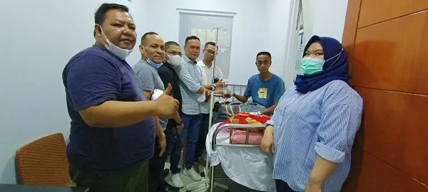 IKNR Jakarta Bantu Warganya Sakit