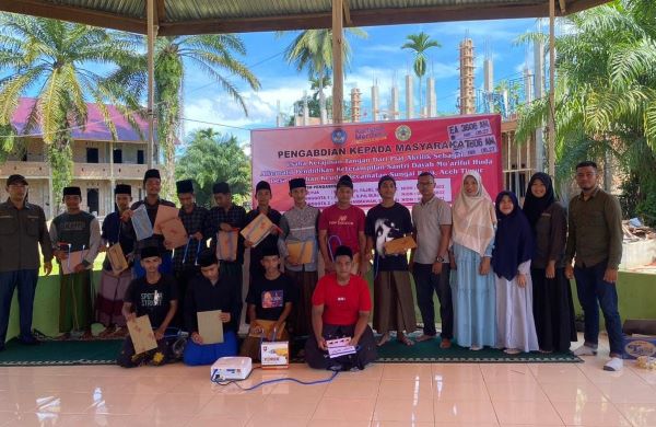 Dosen MIPA Unsam Beri Pelatihan Usaha Kerajinan Tangan Dari Plat Akrilik