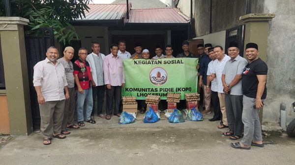 Korban Kebakaran Terima Bantuan Komunitas Pidie Lhokseumawe