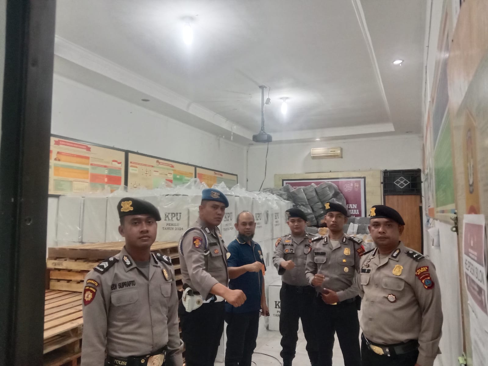 Antisipasi Situasi, Polres Batubara Amankan Logistik KPU Dan Bawaslu
