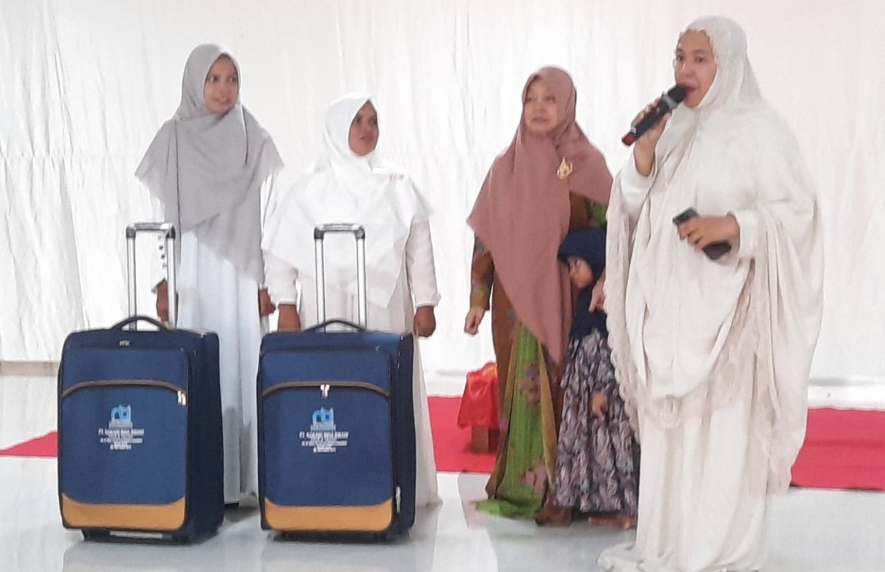 Dua Pengajar TK Baitul Ghafur Abdya Dapat Umroh Gratis