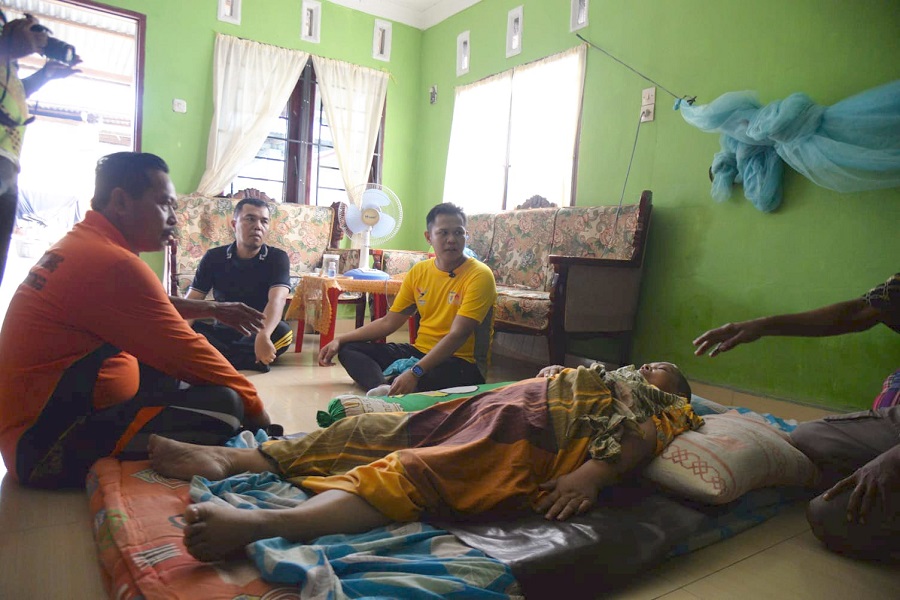 Kunjungi Warga Sakit, Wabup Sergai Motivasi Untuk Sembuh