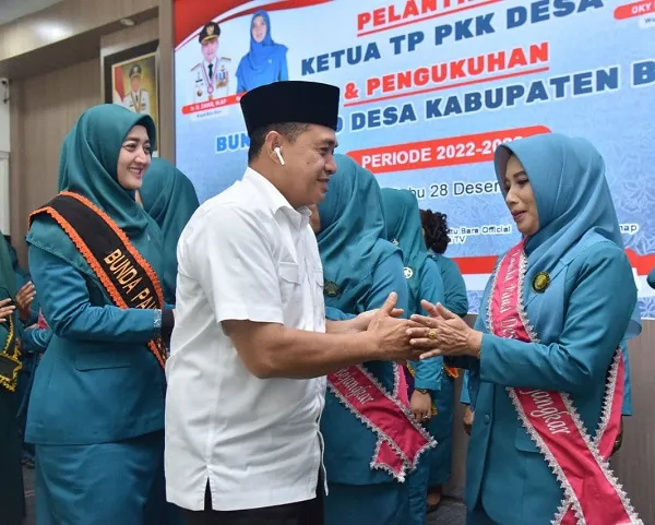Bupati Zahir: Peran Utama Ibu-ibu Temani Pak Kades
