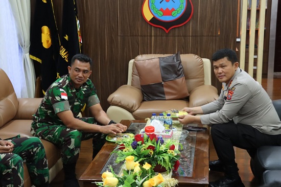 Perkuat Sinergitas, Kapolres Simalungun Terima Kunjungan Danyonif 122/TS