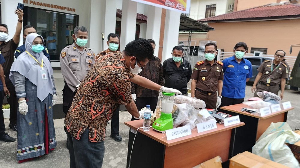 Kejari P.Sidimpuan Musnahkan 25,5 Kg Ganja Dan 405 Gram Sabu