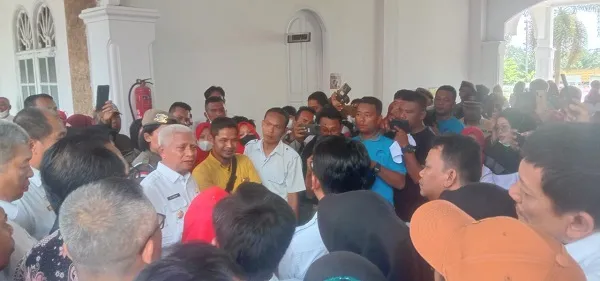 Menuntut Insentif, TKS Nginap Di DPRD Asahan