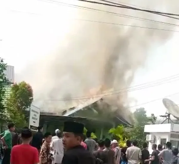 Rumah Pimpinan Ponpes Darussalam Ludes Terbakar
