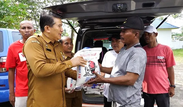 Diskominfo Dan Kadin Batubara Bantu Korban Banjir