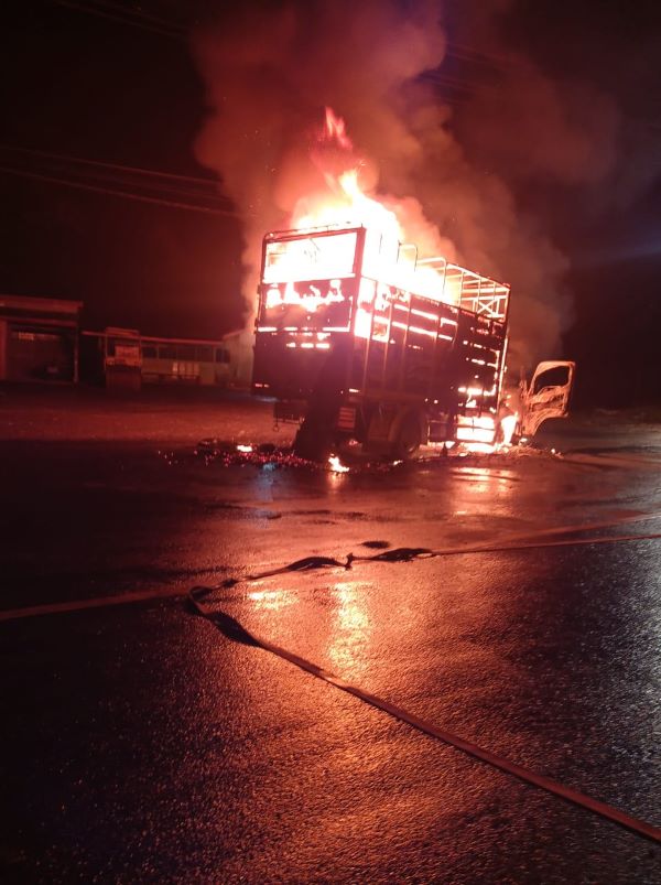 Truk Ekspedisi Dari Jakarta Terbakar Di Sidimpuan