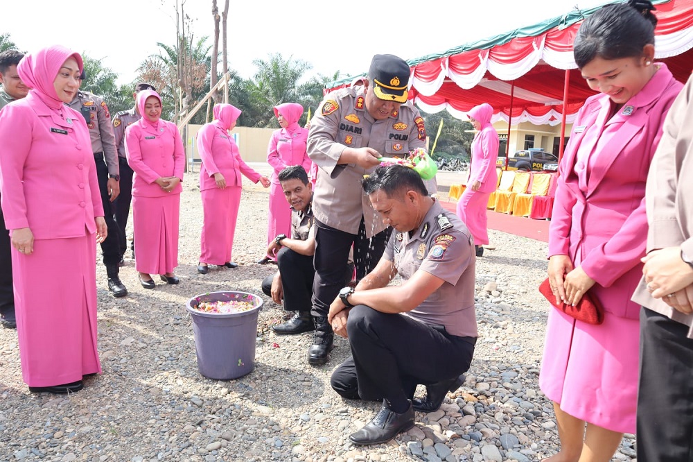 Kapolres Palas Tepung Tawari Personel Naik Pangkat