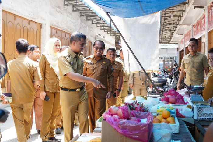 Tinjau Pasar, Pj Wali Kota Imbau Ciptakan Suasana Nyaman Berbelanja
