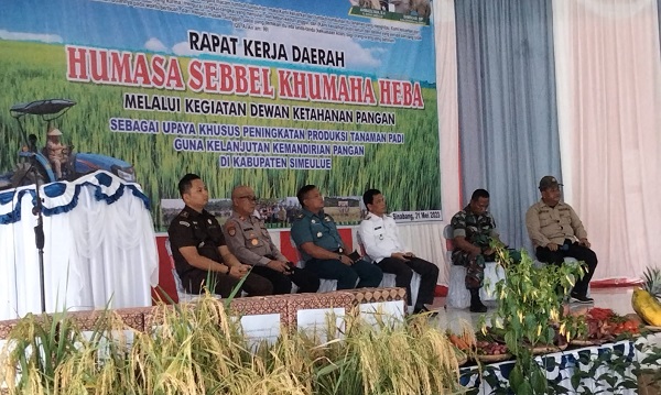 Pj Bupati Simeulue Hadiri Musyawarah Akbar Turun Ke Sawah