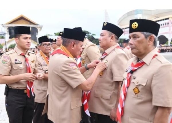 Pimca Bank Sumut Sibuhuan Terima Penghargaan Pramuka