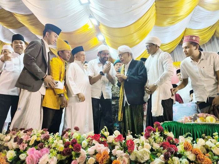 Abuya Syekh Amran Waly Al Khalidy Terima Penghargaan Dari Wali Nanggroe
