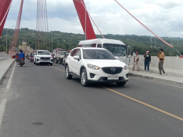 Parkir Jembatan Tano Ponggol Ganggu Lalu Lintas