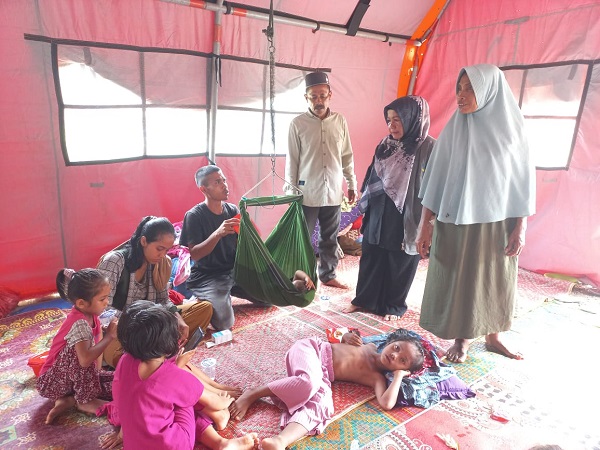Anak-anak Pengungsi Mulai Diserang Demam Dan Batuk