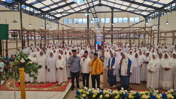 Syahrul Pasaribu Shalawat Badar Bersama Seribuan Jamaah BKMT Tapsel
