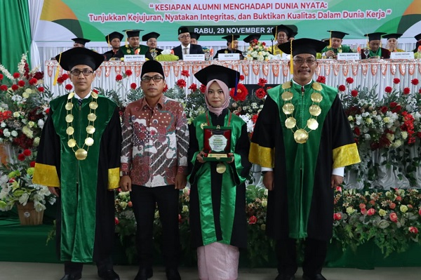 Lulus IPK Tertinggi, Rektor IAIN Langsa Berikan Beasiswa S2