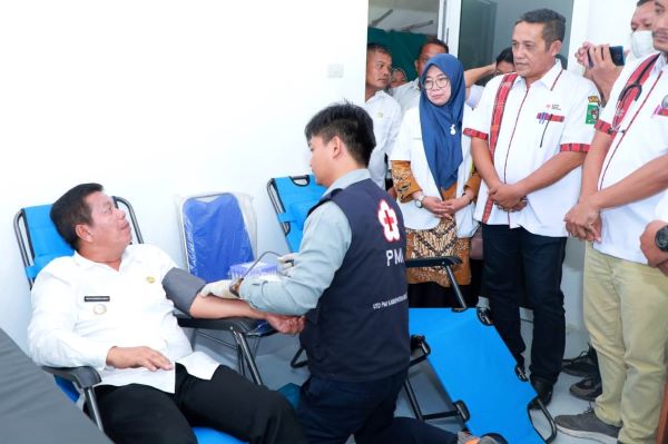 Radiapoh H Sinaga Warga Pertama Pendonor Darah Di UDD PMI Simalungun
