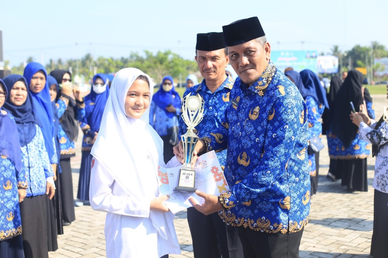 Peringati Hardiknas, Sekolah Dan Siswa Berprestasi Aceh Utara Terima Penghargaan