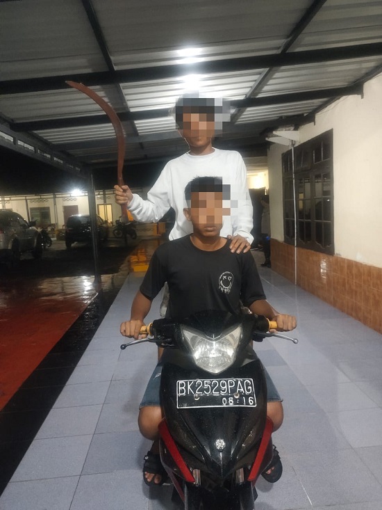 Viral Acungkan Clurit, 4 Remaja Diamankan Polsek Tanjungpura 