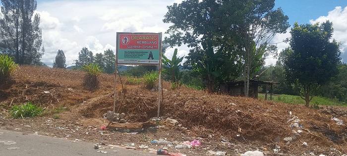 Bak Sampah Ditarik DLH, Sampah Berserakan Menuju Perumnas