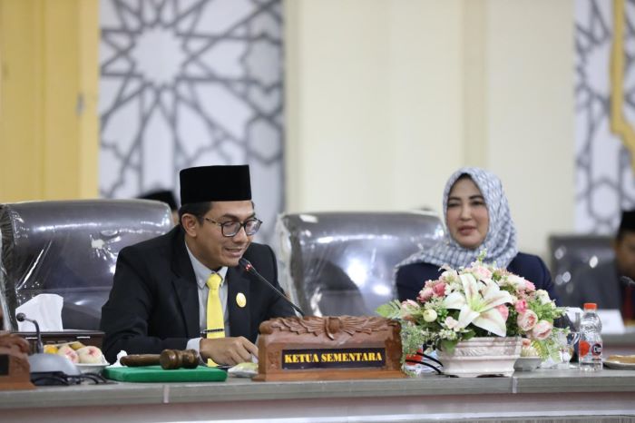 Melalui Pantun, Ketua DPRK Sampaikan Pesan Agar Santun Berpolitik