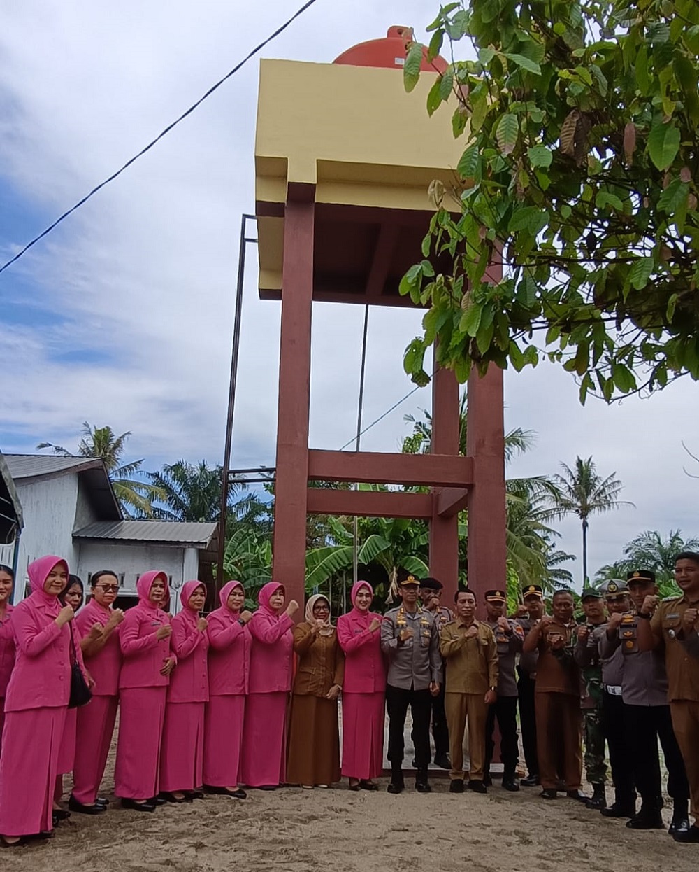 Air Bersih Impian Warga Desa Makmur Terwujud