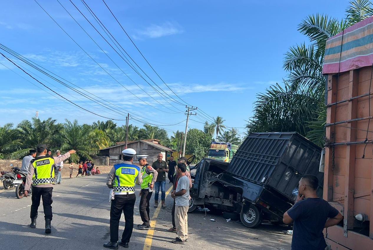Supir Mengantuk, L-300 Kontra Intercooler Di Aceh Timur