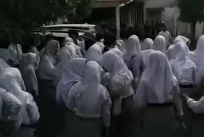 Pelajar Smanju Binjai Demo Minta Ganti Kepsek