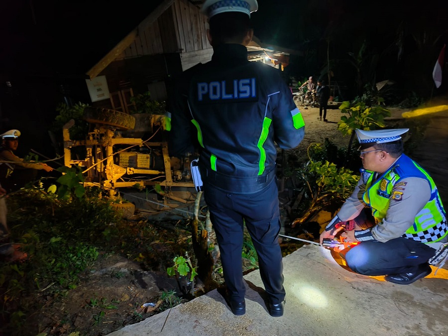 Mobil Sawit Terbalik, Sopir Meninggal Dua Rekannya Selamat