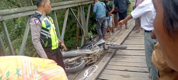 Pelajar SMA Ronggur Nihuta Jatuh Ke Sungai 