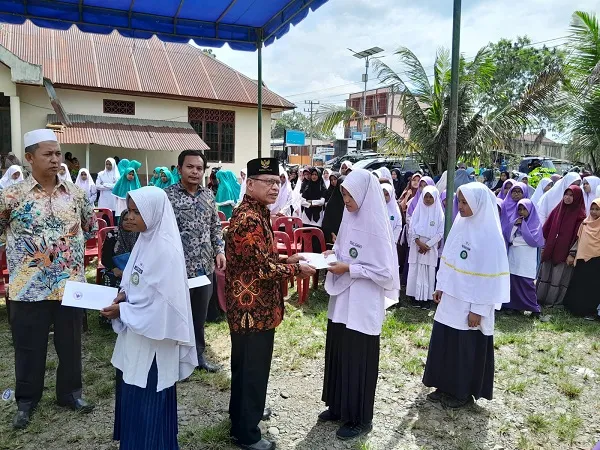 BAZNAS Palas Salurkan Rp2,1 M Zakat Dan Infaq