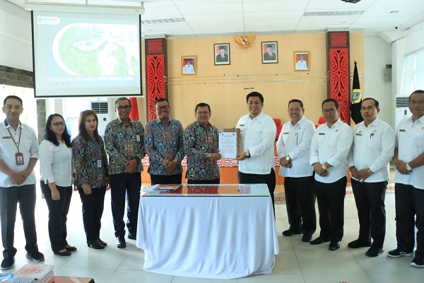Bupati Samosir Terima Aset Objek Wisata Sibeabea