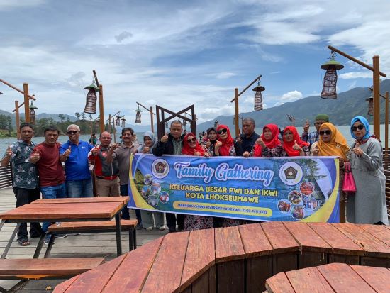 Silaturrahim Keluarga Wartawan Melalui Family Gathering IKWI Lhokseumawe