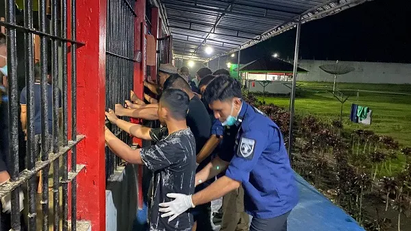 Petugas Rutan Singkil Geledah Ruangan Tahanan