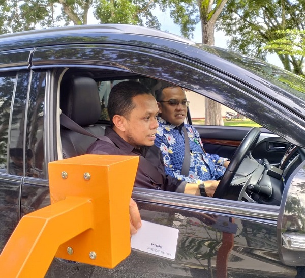 Dosen PNL Sukses Rancang Sistem Keamanan Parkir Mobil Dan Ini Inovasinya