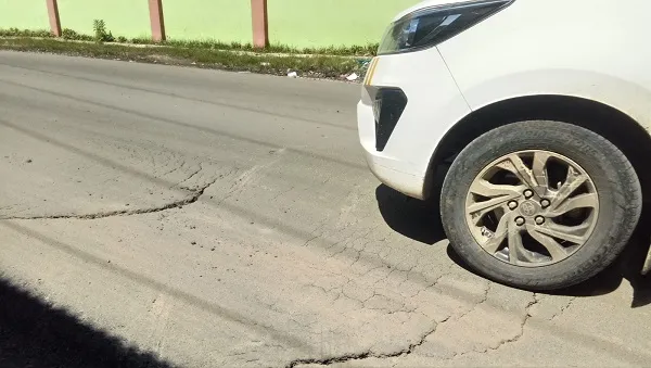AMPAS Protes, Baru Beberapa Hari Selesai Dikerjakan, Aspal Jalan Cuk Nyakdin Sudah Retak