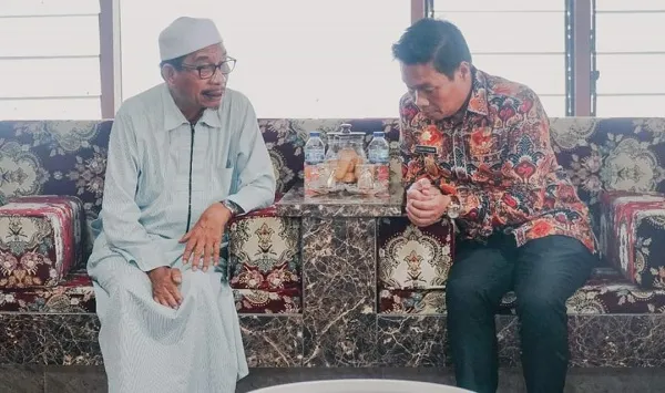 Wabup Humbahas Silaturahmi Ke Rumah Tuan Syekh Ali Akbar Marbun