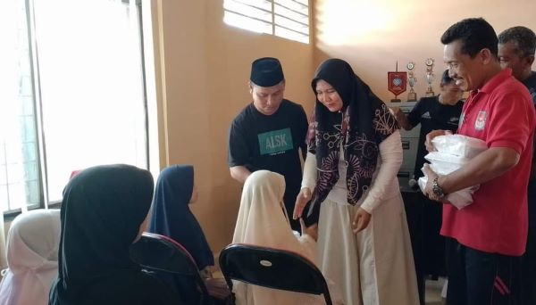 Manfaatkan Momen 10 Muharram, Pemdes Pahang Santuni Anak Yatim