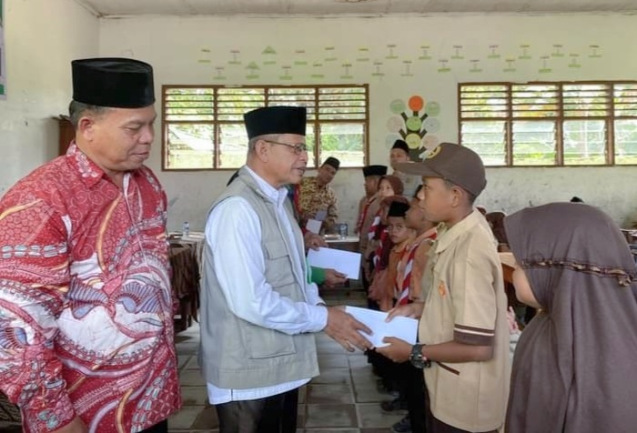 Baznas Palas Santuni 100 Anak Yatim, Siswa Madrasah Ibtidaiyah