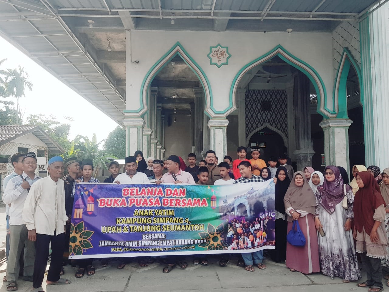 Jamaah Meunasah Al Amin Belanja Bersama Anak Yatim