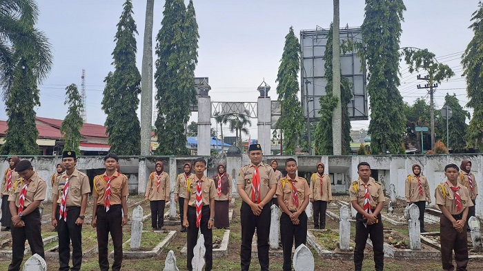 Pramuka Aceh Tamiang Ziarah Dan Tabur Bunga Di Makam Pahlawan