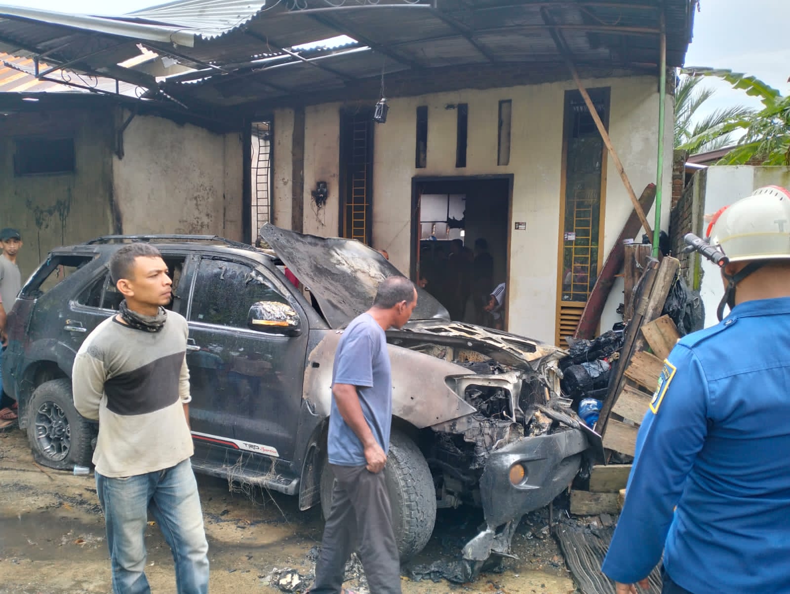 Rumah, Mobil Dan Sepmor Musnah Terbakar