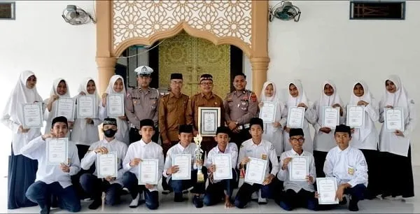 SMP-YPPU Sigli Perwakilan Satlantas Polres Pidie Raih Penghargaan Kapolda Aceh