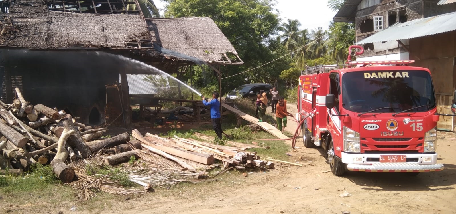 Dapur Batu Bata Terbakar Di Lam Ujong