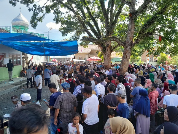 Cakades Saling Rangkul Usai Pilkades Serentak Madina